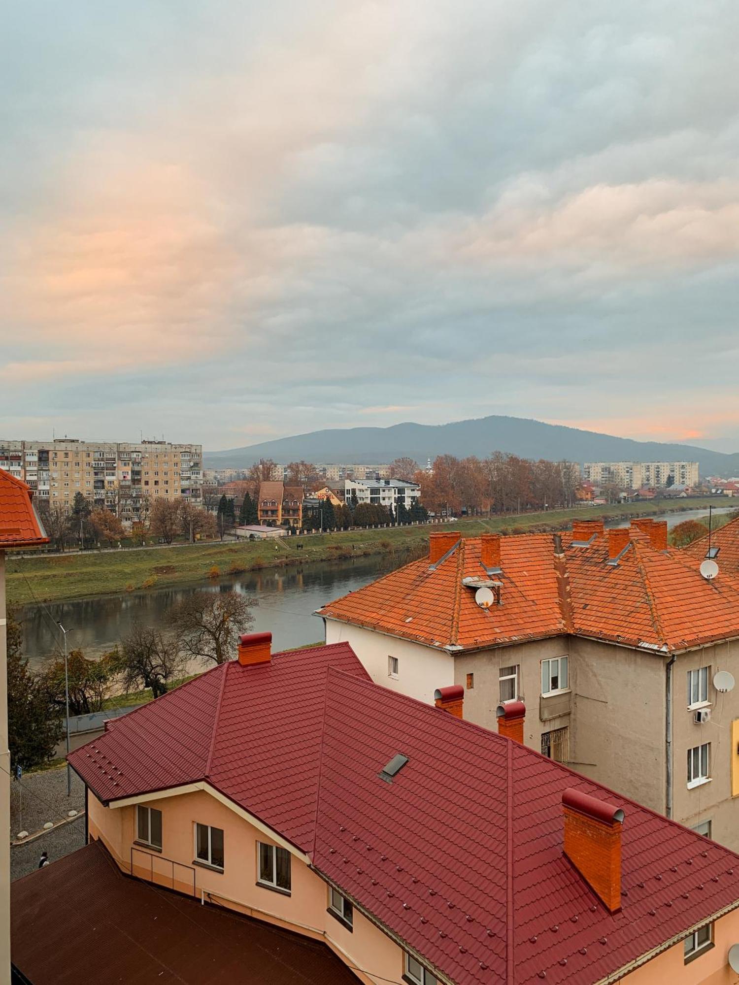 Apartments Domovik Parkaniya, 2A 무카체베 외부 사진