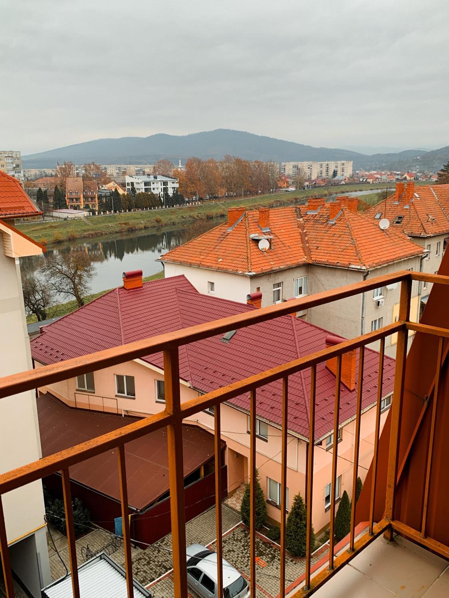 Apartments Domovik Parkaniya, 2A 무카체베 외부 사진